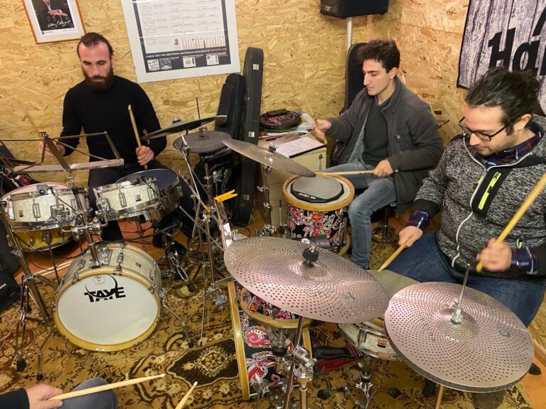 Politiche Giovanili, continuano con successo i laboratori creativi gratuiti - Osservatorio Fasano