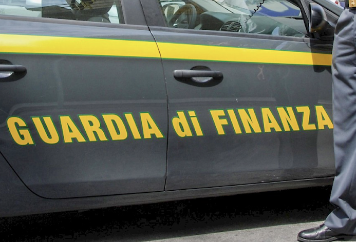 La Guardi di Finanza mette sotto sequestro tre campi di padel La Guardi di Finanza mette sotto sequestro tre campi di padel - Osservatorio Fasano