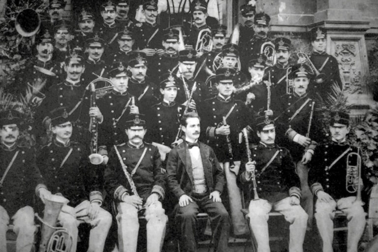 La banda Ignazio Ciaia sul sagrato della Chiesa Madre di Locorotondo La banda Ignazio Ciaia sul sagrato della Chiesa Madre di Locorotondo - Osservatorio Fasano