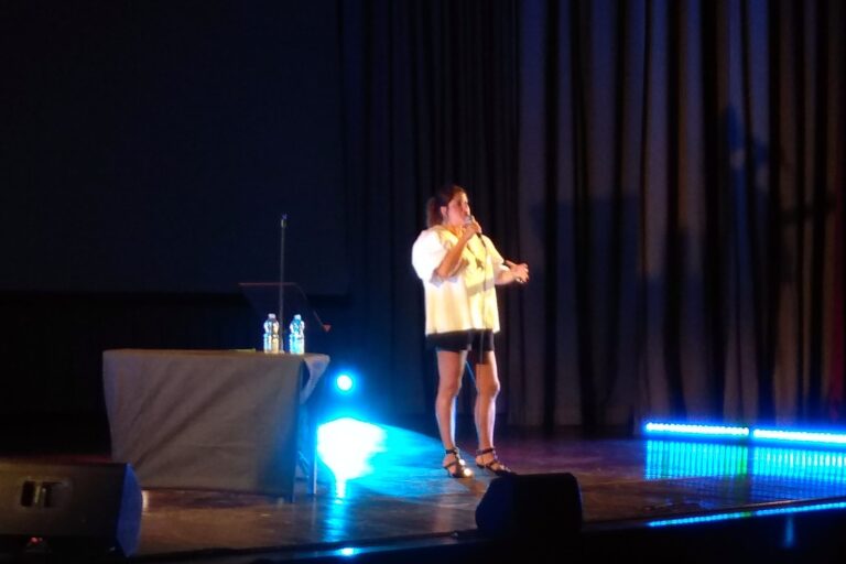 La satira mordace di Michela Giraud al Teatro Kennedy - Osservatorio Fasano