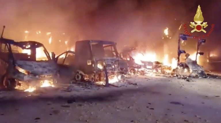 A fuoco i mezzi di un'azienda fasanese - Osservatorio Fasano