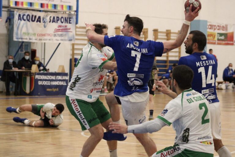 Junior Fasano-Bressanone 28-25, biancazzurri ‘campioni d’inverno’ Junior Fasano-Bressanone 28-25, biancazzurri 'campioni d’inverno' - Osservatorio Fasano
