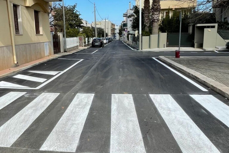 Pezze di Greco: nuovo asfalto e segnaletica orizzontale rifatta per strade più sicure e più moderne Pezze di Greco: nuovo asfalto e segnaletica orizzontale rifatta per strade più sicure e più moderne - Osservatorio Fasano
