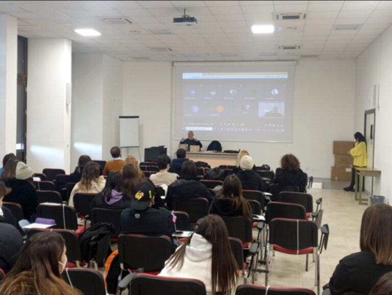 Prospettive semiSERIE per la didattica – Linguistica e serie TV: buona presenza dei ragazzi del 'Salvemini' - Osservatorio Fasano