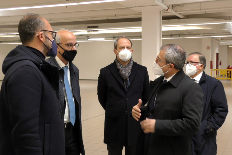 La visita dell'assessore regionale Lopalco all'hub Conforama: le interviste VIDEO - Osservatorio Fasano
