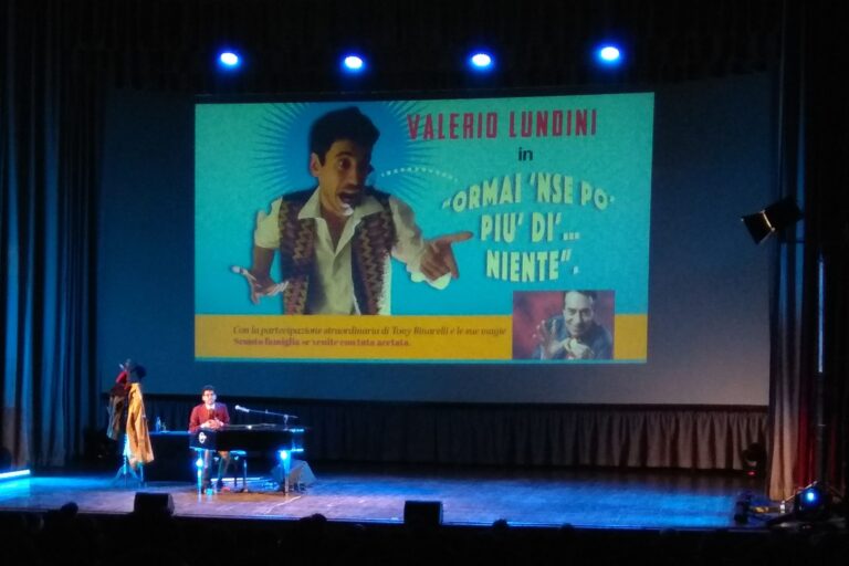Un Lundini da doppio sold out non ha deluso Fasano Un Lundini da doppio sold out non ha deluso Fasano - Osservatorio Fasano