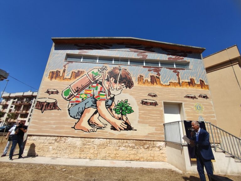 Inaugurato il murales della scuola “G. Bianco”, promosso dal Lions Club Fasano - Osservatorio Fasano