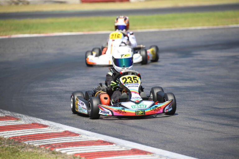 Una strabiliante Mariachiara Nardelli strega tutti al Campionato Italiano Kart a La Conca Una strabiliante Mariachiara Nardelli strega tutti al Campionato Italiano Kart a La Conca - Osservatorio Fasano