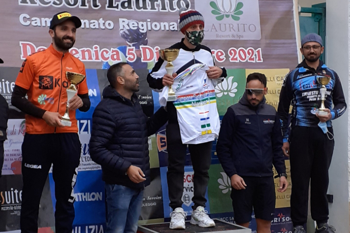 La Narducci di Pezze di Greco in giro per l’Italia per difendere la maglia rosa del Giro d’Italia ciclocross 2021 e il titolo italiano di ciclocross conquistato nel gennaio 2021 da Biagio Palmisano La Narducci di Pezze di Greco in giro per l’Italia per difendere la maglia rosa del Giro d’Italia ciclocross 2021 e il titolo italiano di ciclocross conquistato nel gennaio 2021 da Biagio Palmisano - Osservatorio Fasano