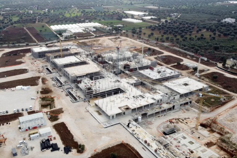 Ospedale Monopoli-Fasano, Amati: «Mancano 325 giorni al fine lavori e il 49 per cento delle lavorazioni. Allarmante» - Osservatorio Fasano