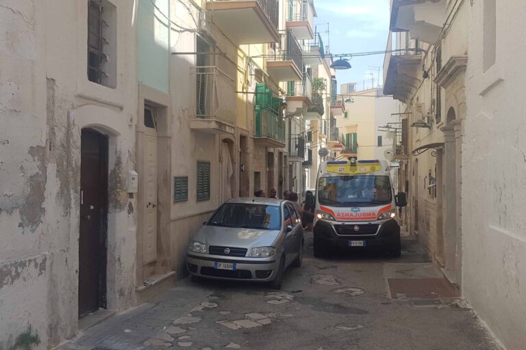 Anziana signora cade in casa: intervengono i vigili del fuoco per soccorrerla - Osservatorio Fasano