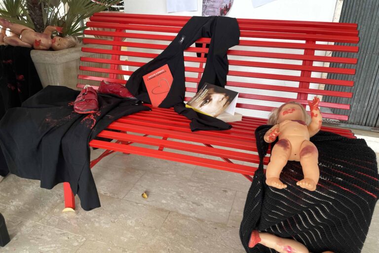 Il Leo Club dona una ‘Panchina Rossa’ al Liceo ‘da Vinci’ VIDEO Il Leo Club dona una 'Panchina Rossa' al Liceo 'da Vinci' VIDEO - Osservatorio Fasano