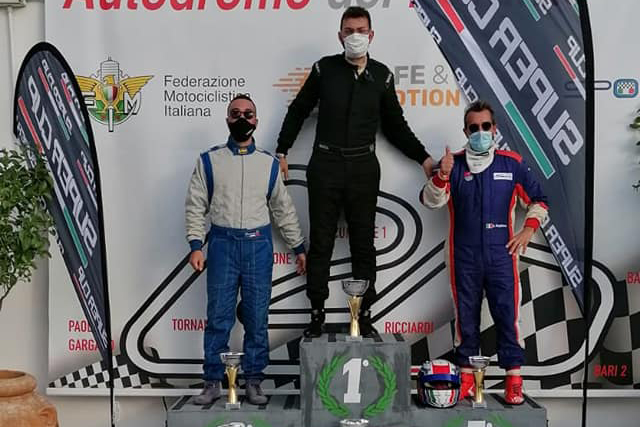 Francesco Guarini vola tra le 700 Light, Ciccio Savoia sulla Smart da spettacolo Francesco Guarini vola tra le 700 Light, Ciccio Savoia sulla Smart da spettacolo - Osservatorio Fasano