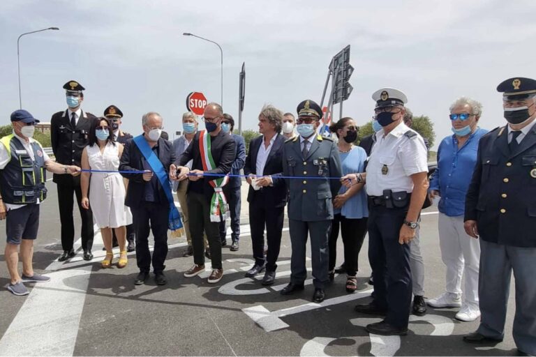 Inaugurato il Cavalcavia di Pozzo Faceto: per 20 anni il ponte dei sospiri! VIDEO Inaugurato il Cavalcavia di Pozzo Faceto: per 20 anni il ponte dei sospiri! VIDEO - Osservatorio Fasano