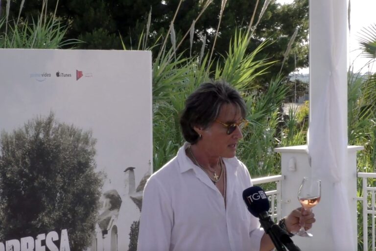 'Viaggio a sorpresa': Ronn Moss sceglie la Puglia per il suo nuovo film VIDEO - Osservatorio Fasano