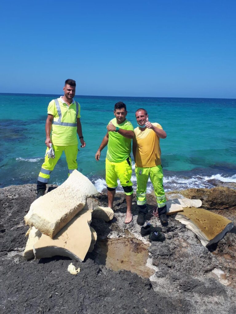 Materasso ripescato nel mare di Savelletri - Osservatorio Fasano