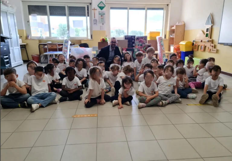 Donazione da 1800 euro al plesso dell’infanzia di Via Eroi dello Spazio a Pezze di Greco: un gesto di comunità per il futuro dei bambini Donazione da 1800 euro al plesso dell’infanzia di Via Eroi dello Spazio a Pezze di Greco: un gesto di comunità per il futuro dei bambini - Osservatorio Fasano