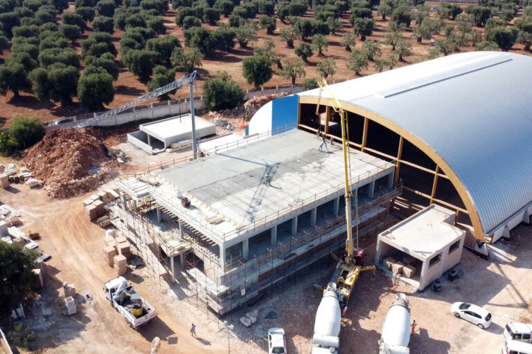 Posa ultimo solaio Palazzetto dello Sport VIDEO - Osservatorio Fasano