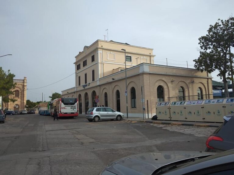 Della Campa sulla stazione ferroviaria: ‘sporca, trascurata, asettica e per nulla attraente’ Della Campa sulla stazione ferroviaria: 'sporca, trascurata, asettica e per nulla attraente' - Osservatorio Fasano