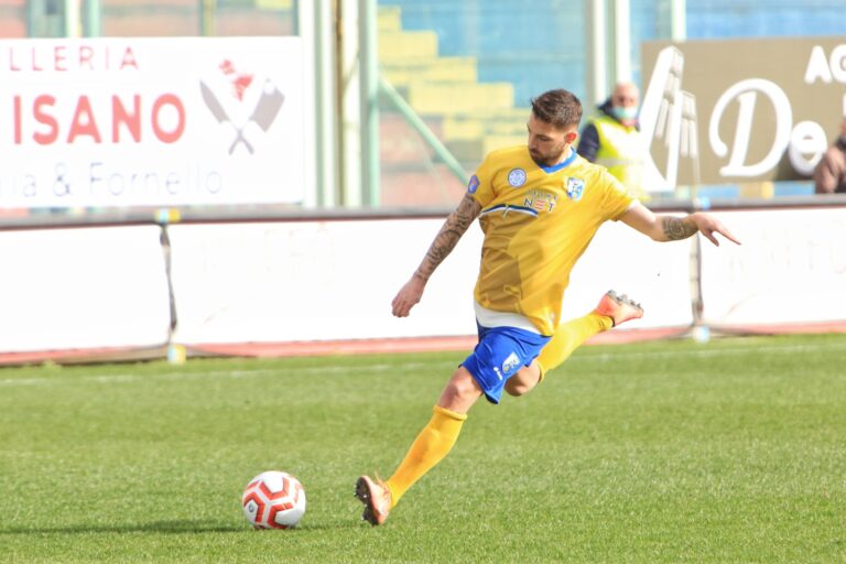 Prova di forza del Fasano che pareggia 0-0 contro il Taranto allo 'Iacovone' - Osservatorio Fasano