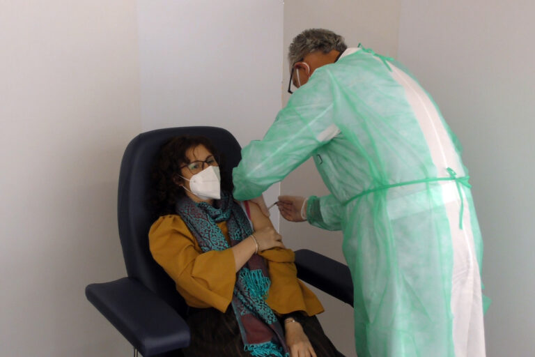 Vaccinazione anti covid per over 80: avviso prenotati su Brindisi e Fasano Vaccinazione anti covid per over 80: avviso prenotati su Brindisi e Fasano - Osservatorio Fasano