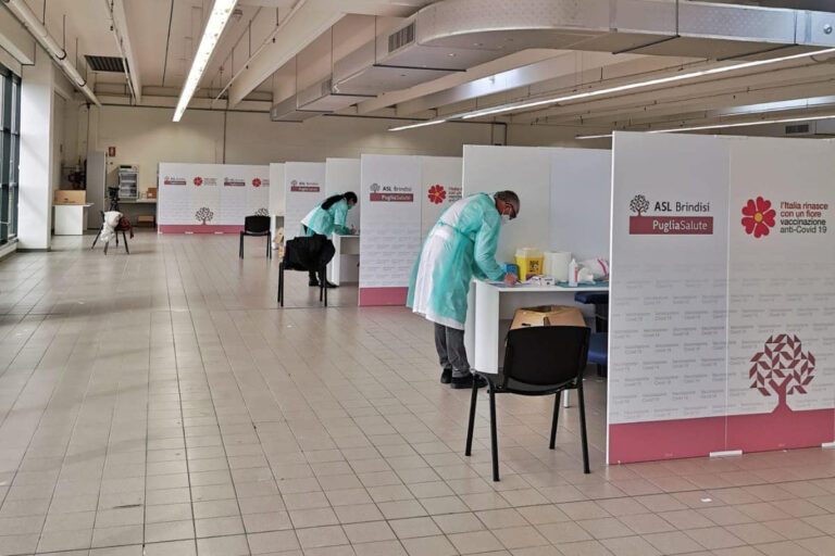 Vaccinazione caregiven e accompagnatori di disabili all’HUB di Conforama Vaccinazione caregiven e accompagnatori di disabili all'HUB di Conforama - Osservatorio Fasano
