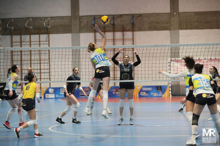 La Pantaleo Podio Volley Fasano regola in tre set lo Zero5 Castellana Grotte La Pantaleo Podio Volley Fasano regola in tre set lo Zero5 Castellana Grotte - Osservatorio Fasano