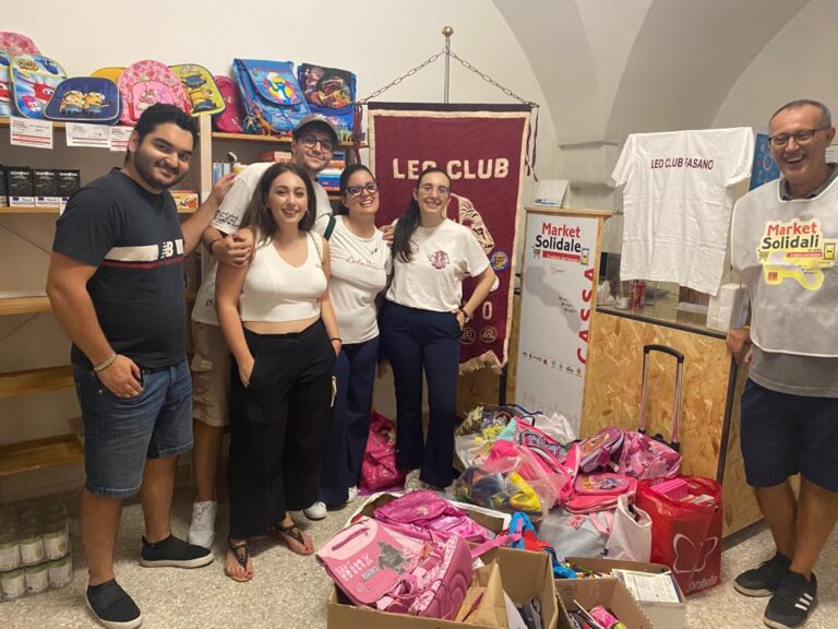 Zaino Sospeso: materiale scolastico raccolto dal Leo Club Fasano per la comunità Zaino Sospeso: materiale scolastico raccolto dal Leo Club Fasano per la comunità - Osservatorio Fasano