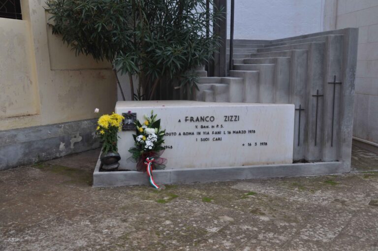 Fasano omaggia i suoi defunti Fasano omaggia i suoi defunti - Osservatorio Fasano