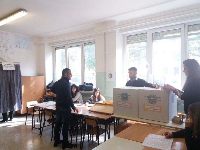 Elezioni politiche: i dati dell’affluenza alle urne a Fasano alle ore 12 Elezioni politiche: i dati dell'affluenza alle urne a Fasano alle ore 12 - Osservatorio Fasano