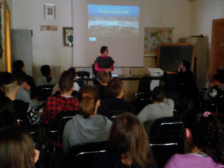 L'associazione 'U'mbracchie' nelle scuole per parlare del centro storico di Fasano - Osservatorio Fasano