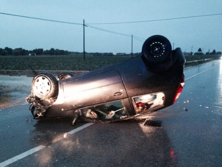 Auto si ribalta sulla Fasano Savelletri: tre feriti - Osservatorio Fasano