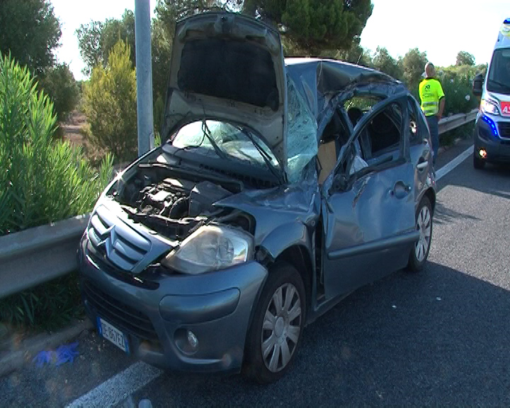 Si staccano due ruote da un tir e colpiscono in pieno un’auto sulla Statale 16: grave 46enne fasanese Si staccano due ruote da un tir e colpiscono in pieno un'auto sulla Statale 16: grave 46enne fasanese - Osservatorio Fasano