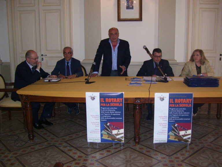 Cerimonia conclusiva del progetto Il Rotary per la Scuola Cerimonia conclusiva del progetto Il Rotary per la Scuola - Osservatorio Fasano
