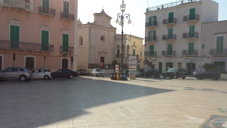 Dopo le proteste rimossi i bidoni in piazza Ciaia Dopo le proteste rimossi i bidoni in piazza Ciaia - Osservatorio Fasano
