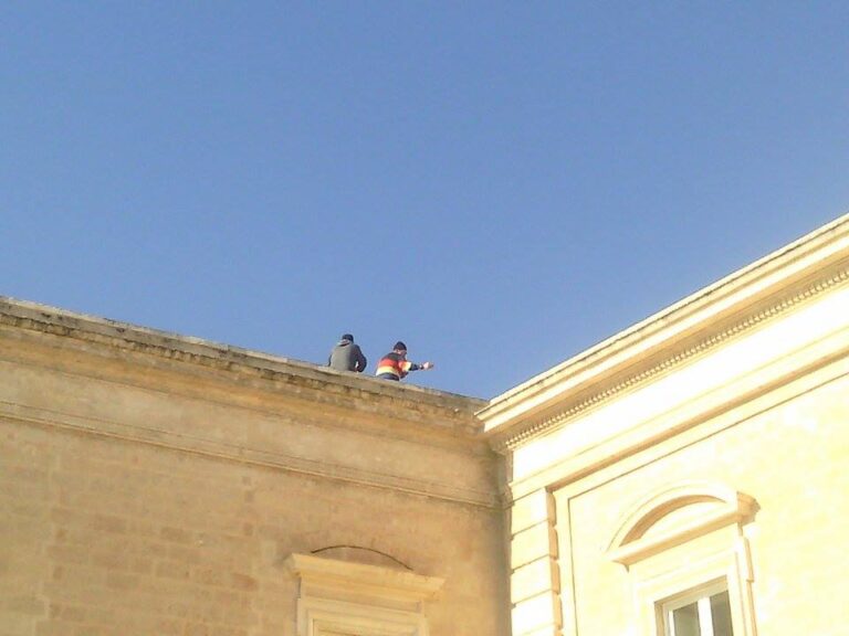Ex dipendenti 'Alba Nuova' minacciano di gettarsi dal terrazzo di Palazzo di Città - Osservatorio Fasano