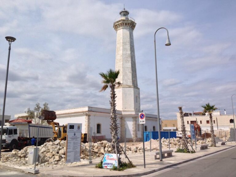 Iniziati i lavori nell'area faro a Torre Canne: abbattuto il muro di cinta - Osservatorio Fasano