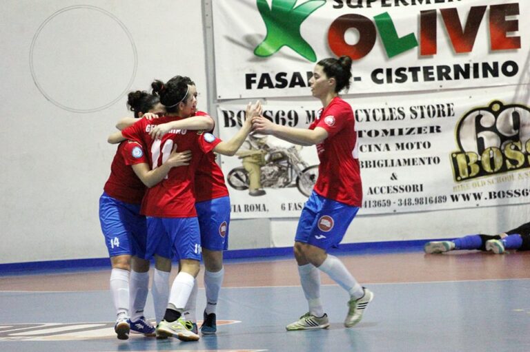 La Real Five Fasano batte il Salinis e dedica la vittoria a Monica Masero La Real Five Fasano batte il Salinis e dedica la vittoria a Monica Masero - Osservatorio Fasano