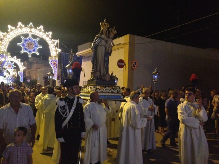 Processione e messa in piazza per la festa patronale a Montalbano Processione e messa in piazza per la festa patronale a Montalbano - Osservatorio Fasano