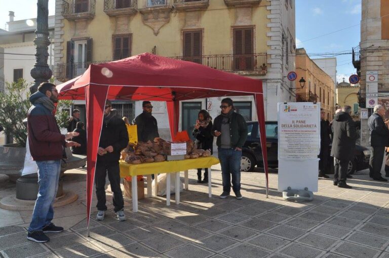 A Fasano successo e partecipazione per il pane della solidarietà - Osservatorio Fasano