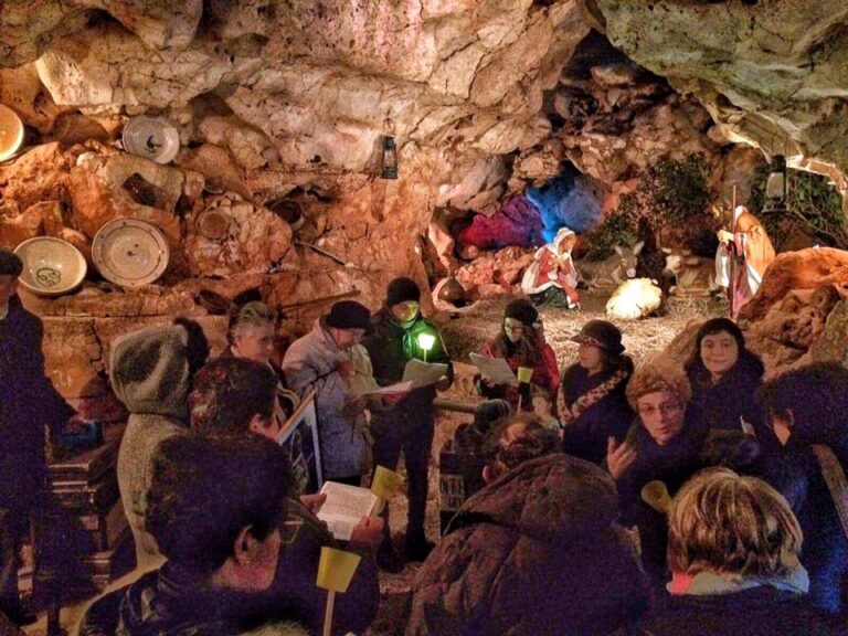 Con una fiaccolata del 'Movimento per la Vita' inaugurato il presepe a Laureto - Osservatorio Fasano