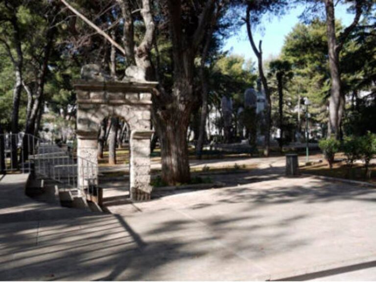 Dopo i giochi ecco l’illuminazione pubblica in villa comunale a Fasano Dopo i giochi ecco l'illuminazione pubblica in villa comunale a Fasano - Osservatorio Fasano