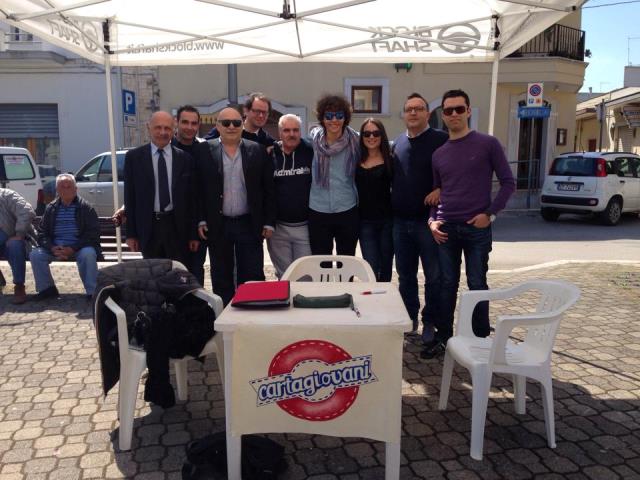 Mattinata positiva per il gazebo CartaGiovani a Montalbano Mattinata positiva per il gazebo CartaGiovani a Montalbano - Osservatorio Fasano