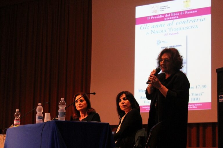 La scrittrice siciliana Nadia Terranova incanta gli studenti fasanesi La scrittrice siciliana Nadia Terranova incanta gli studenti fasanesi - Osservatorio Fasano
