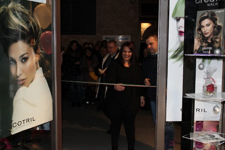 Inaugurato a Fasano il nuovo parrucchiere per donna 'Vanity Hair' - Osservatorio Fasano