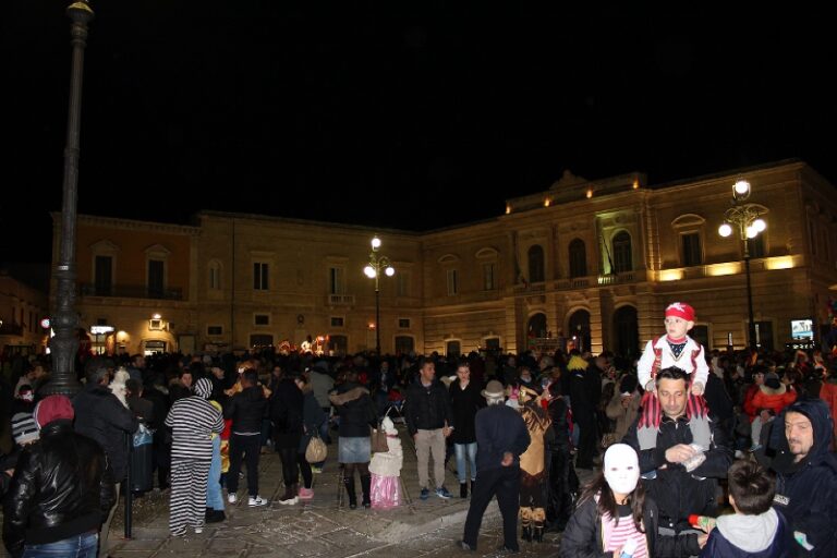 L’allegro funerale del Carnevale a Fasano L'allegro funerale del Carnevale a Fasano - Osservatorio Fasano