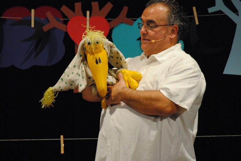 Al Teatro Sociale di Fasano la magia di carta di Oreste Castagna Gipo Al Teatro Sociale di Fasano la magia di carta di Oreste Castagna Gipo - Osservatorio Fasano