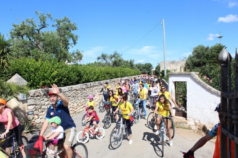 ‘Giornata all’insegna dello Sport’: lungo serpente di biciclette a Pezze di Greco 'Giornata all'insegna dello Sport': lungo serpente di biciclette a Pezze di Greco - Osservatorio Fasano