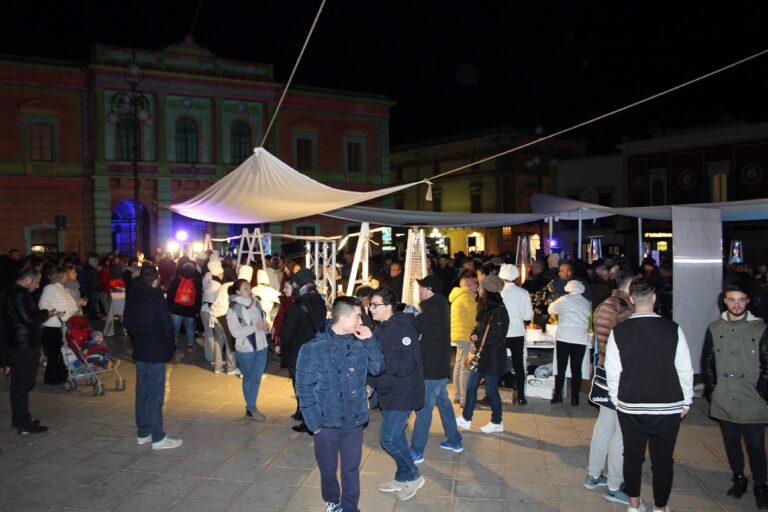 Largo ai giovani: gli studenti del 'Salvemini' di Fasano protagonisti assoluti in piazza Ciaia - Osservatorio Fasano