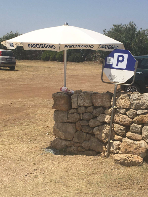 Un parcheggio ‘gratuito’ sul mare diventato a pagamento Un parcheggio 'gratuito' sul mare diventato a pagamento - Osservatorio Fasano